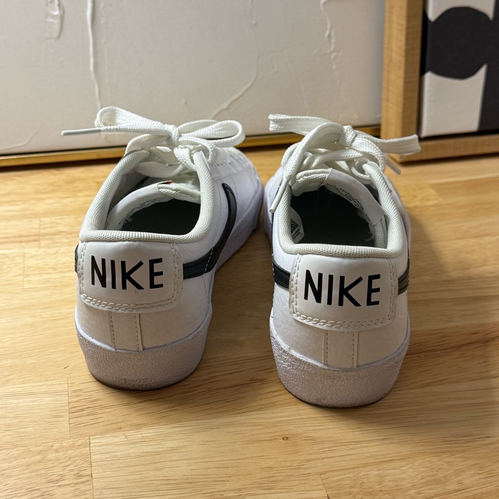 Nike Kids' Blazer Low '77 Low Top Sneaker (Big Kid) • White/Black EU 36 - Picture 5 of 7
